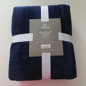 JC Penney Home Velvet Plush Throw Blanket